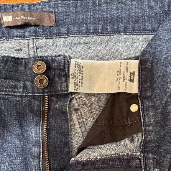 Levi’s (12M) Mid Rise Skinny Blue Jeans - Flap Back Pockets - Picture 4 of 5